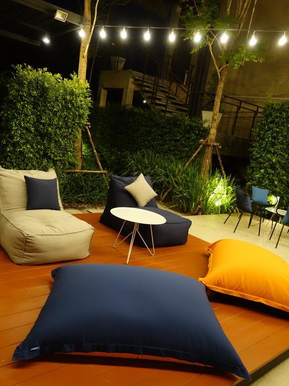 Hotel The Restro HHQ Esterno foto
