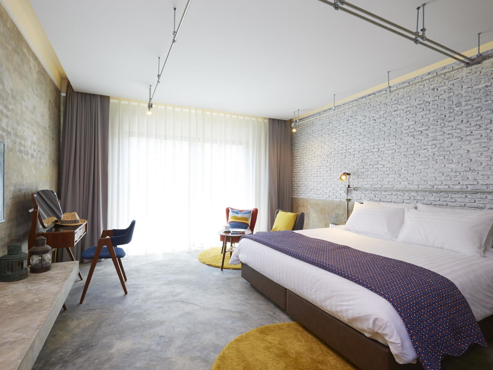 Hotel The Restro HHQ Esterno foto